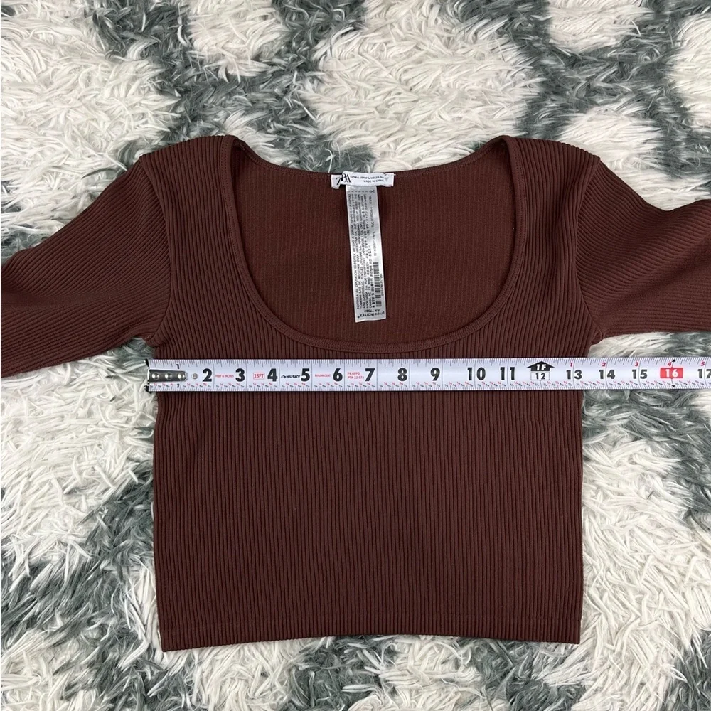 Zara Women's Brown Limitless Contour Seamless Ribbed Long Sleeve Crop Top Medium